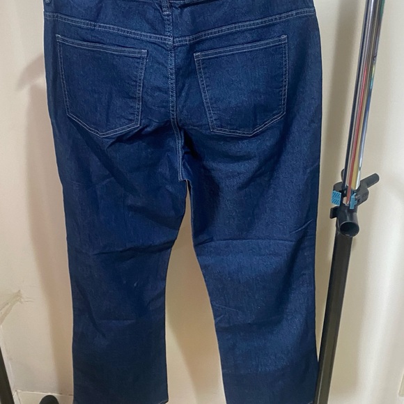 Laura Scott - Picture 6 of 7